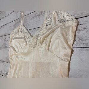 Vintage WonderMaid Cream Lace Trim Full Slip Dress